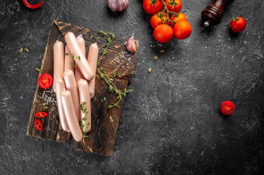 Tahtadaki sosisler. Üst Manzara. metin için yer.