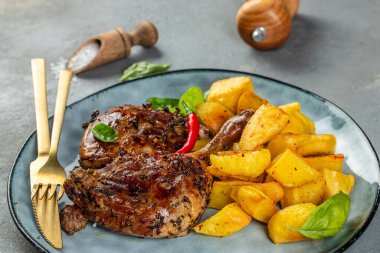 Patatesli ördek budu. afiş, menü, tarif kopyalama alanı, üst görünüm.