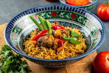 Kuzudan nefis Asya pilavı. Restoran menüsü, diyet, yemek kitabı tarifi. .