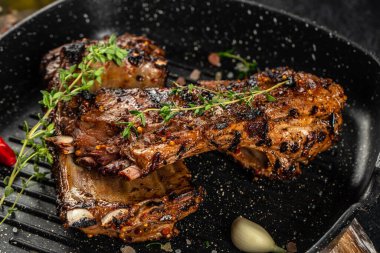 Tavada kuzu pirzolası. Yemek tarifi geçmişi. Kapat..