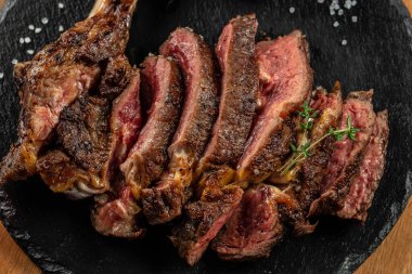 Orta pişmiş pirzola. Yemek tarifi geçmişi. Kapat..