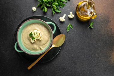 Karnabaharlı krema çorbası. Üst Manzara. metin için boşluk kopyala,