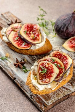 Ballı ve cevizli incirli tost. Yemek tarifi geçmişi. Kapat..