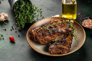 Fırında kuzu fileto. Sağlıklı ve dengeli beslenme kavramı. Boşluğu kopyala, üst görünüm.