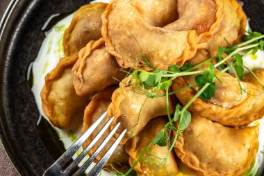 Ukrayna yemeği Varenyky, Vareniki pierogi, pirohy köftesi. en üstteki görünüm