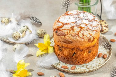 Şekerli Paskalya pastası. Paska veya Panettone Ekmeği.