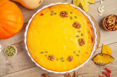 Balkabaklı cheesecake. Şükran Günü için ev yapımı balkabaklı turta..