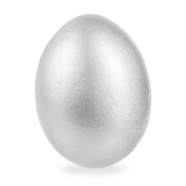 Beyaz arka planda izole edilmiş gümüş yumurta. Paskalya dekor kavramı.