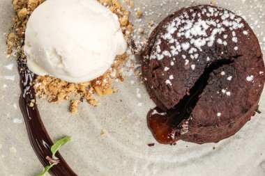 Tatlı ya da dondurmalı pasta, kapayın..