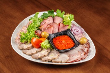 Aperatifler, aperatifler, mezeler, sosisli mezeler.