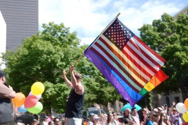 Rahip Gökkuşağı Yüzlü Maske
