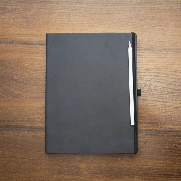 Notebook Tužka Krásném Pozadí Fotostudiu — Stock fotografie