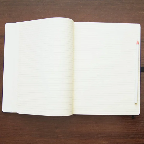 Cuaderno Blanco Vacío Abierto Sobre Fondo Madera — Foto de Stock