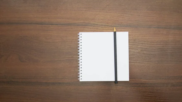 Üres Notebook Ceruza Fából Készült Háttérrel — Stock Fotó