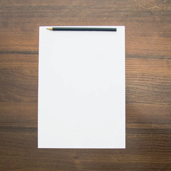 Чистый Лист Бумаги Белым Фоном — стоковое фото