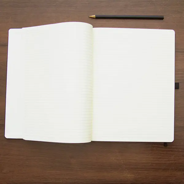 Notebook Lápis Branco Sobre Fundo Madeira — Fotografia de Stock