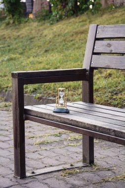 Güzel kum saati doğada zamanı sayar.