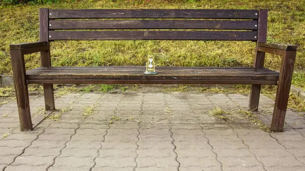 Güzel kum saati doğada zamanı sayar.