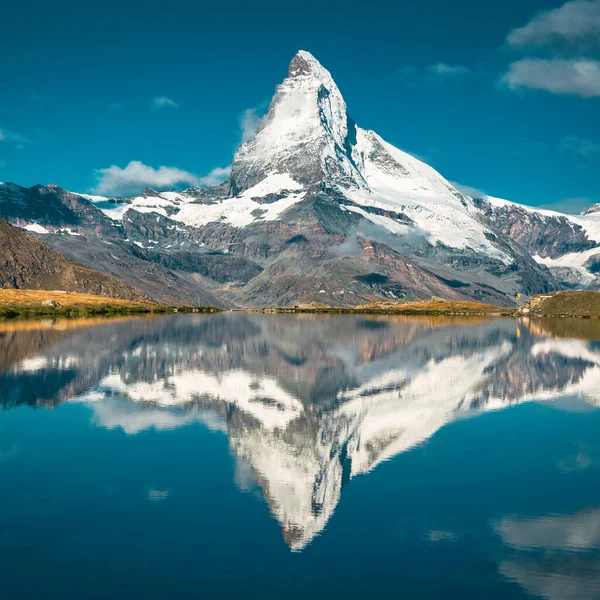 Jeden Najbardziej Znanych Gór Świata Matterhorn Widok Pięknego Alpejskiego Jeziora — Zdjęcie stockowe