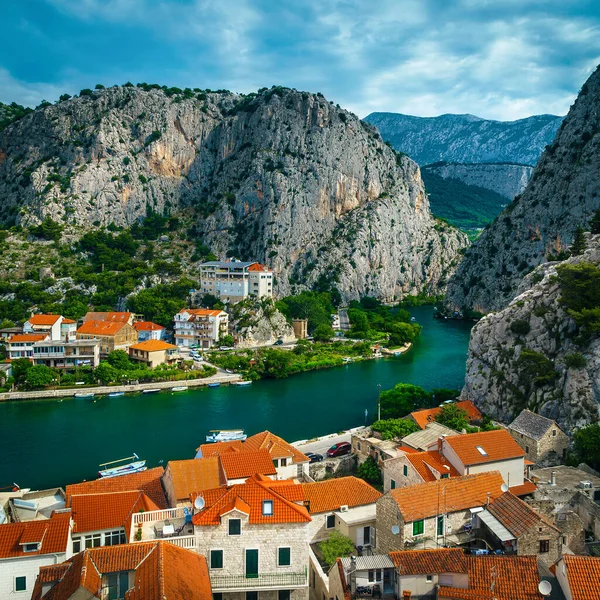 Schöne Aussicht Mit Gewundenen Fluss Cetina Und Omis Schlucht Mit — Stockfoto