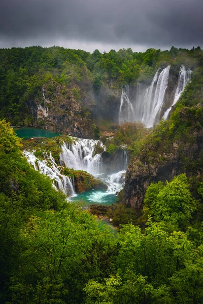 Horvátország Egyik Leghíresebb Leglátogatottabb Nemzeti Parkja Csodálatos Vízesésekkel Tiszta Türkiz — Stock Fotó