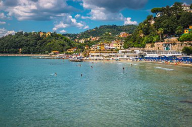 En çok ziyaret edilen ve en ünlü Ligurian tatil beldelerinden biri olan Lerici, La Spezia, Liguria, İtalya, Avrupa