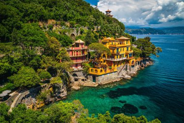 Harika bir yaz tatili yeri, güzel manzaralı Akdeniz lüks rıhtım evleri, güzel körfez, Portofino, Liguria, İtalya, Avrupa