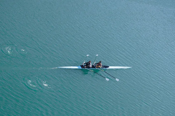 바스크 빌바오 네르비 강에서 카누를 달리는 — 스톡 사진