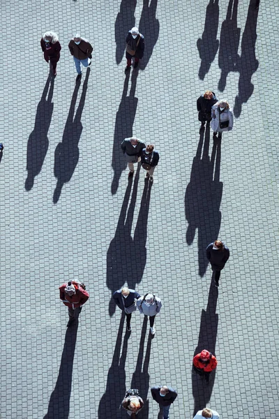 Gran Grupo Personas Caminando Por Ciudad Bilbao Ciudad País Vasco —  Fotos de Stock