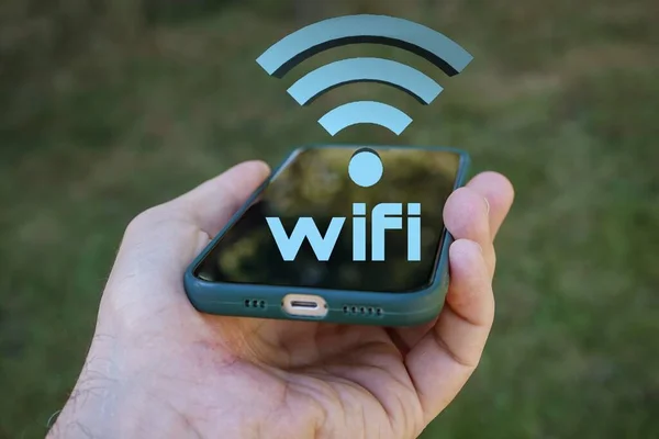 Ruka Drží Chytrý Telefon Ikonou Wifi Wireless Fidelity — Stock fotografie