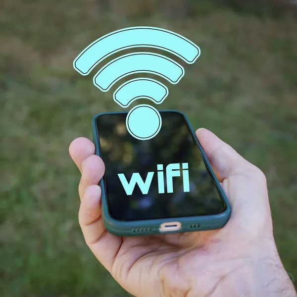 Χέρι Κρατώντας Ένα Έξυπνο Τηλέφωνο Wifi Εικονίδιο Ασύρματη Πιστότητα — Φωτογραφία Αρχείου