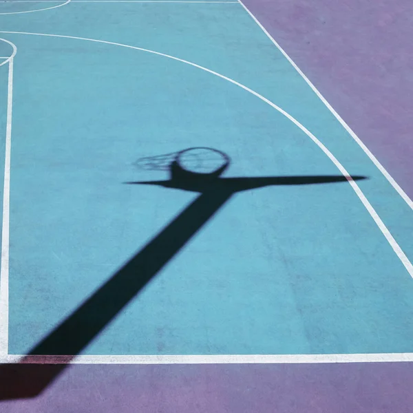 Μπάσκετ Στεφάνι Σκιά Στο Γήπεδο Μπάσκετ — Φωτογραφία Αρχείου