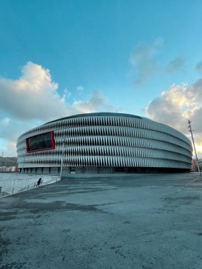 Bilbao şehrindeki San Mames futbol stadyumu mimarisi. Bask ülkesi, İspanya, seyahat noktaları