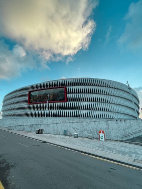 Bilbao şehrindeki San Mames futbol stadyumu mimarisi. Bask ülkesi, İspanya, seyahat noktaları