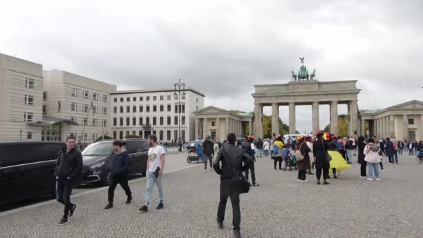 2022年10月 10月3日柏林假日的勃兰登堡门 — 图库视频影像