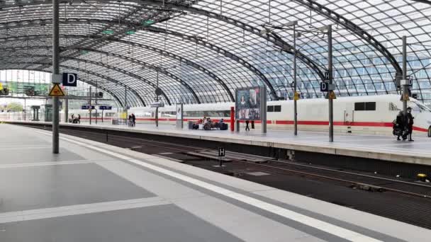 Berlin Tyskland Oktober 2022 Huvudstationen Den Tyska Huvudstaden Berlin Med — Stockvideo