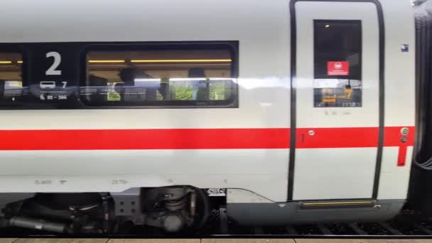 Berlijn Duitsland Oktober 2022 Duitse Ice Intercity Express Trein Rijdt — Stockvideo
