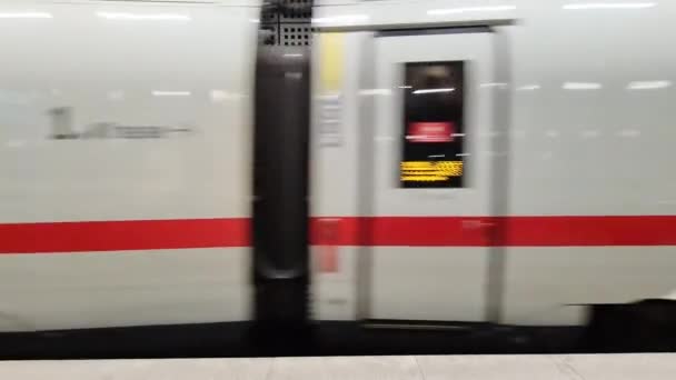 Βερολίνο Γερμανία Οκτώβριος 2022 Γερμανικό Τρένο Ice Intercity Express Κινείται — Αρχείο Βίντεο