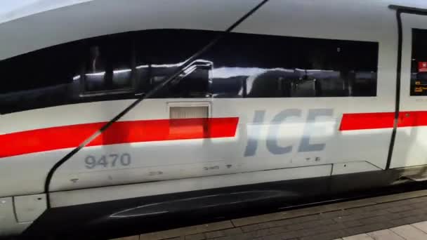 2022年10月 德国Ice城际快车在主火车站缓缓驶过 — 图库视频影像