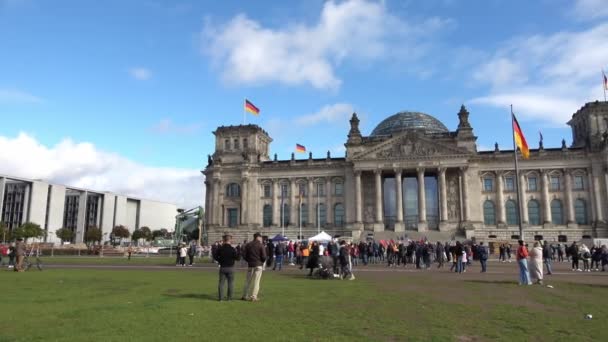 Βερολίνο Γερμανία Οκτώβριος 2022 Κτίριο Της Γερμανικής Βουλής Στο Βερολίνο — Αρχείο Βίντεο