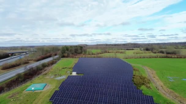 Vista Aérea Grande Campo Com Células Solares Para Produção Energia — Vídeo de Stock