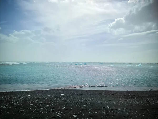 Diamond Beach Στην Ισλανδία Μπλε Παγόβουνα Λιώνουν Μαύρη Άμμο Και — Φωτογραφία Αρχείου