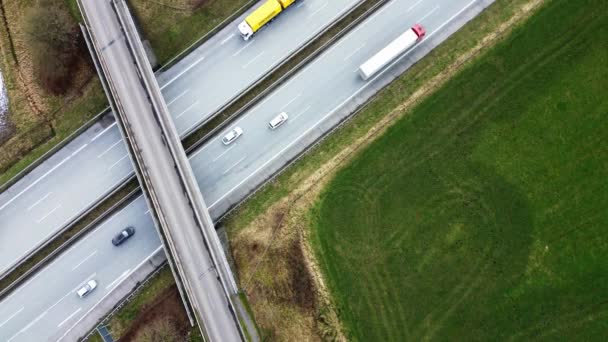 从上面俯瞰德国A7高速公路 交通很少 — 图库视频影像