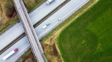 Alman otoyolu A7 'den az trafik ile yukarıdan görüntüle