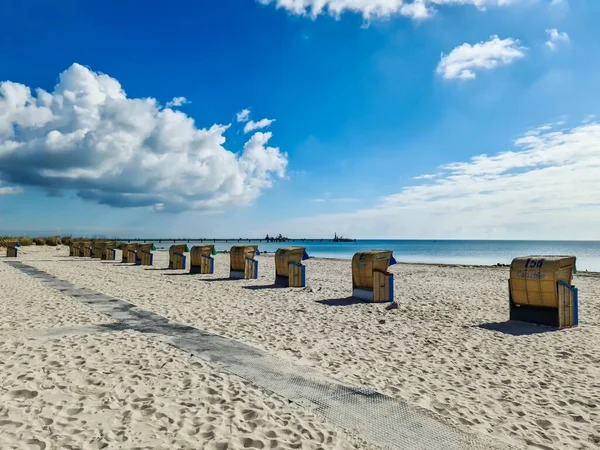 Groemitz ドイツ 2023年4月 天気の良い日に北ドイツのグロミッツのビーチで — ストック写真