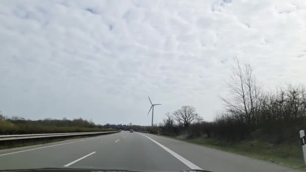 ドイツ ハンブルク 2023年4月 ハンブルクのドイツ高速道路A7号線を高密度交通で走る車からの眺め — ストック動画