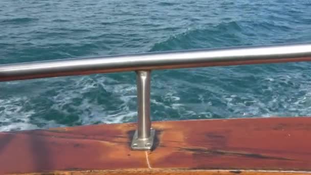 Поверхность Воды Волнами Рябью Движущегося Судна — стоковое видео