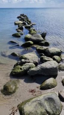 Güneşli bir günde Groemitz, Almanya 'daki Baltık Sahili' ne bakın..