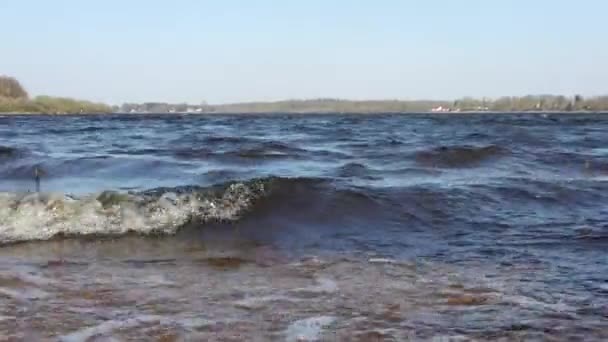 Vítr Vytváří Silné Vlny Krásného Jezera Německu — Stock video