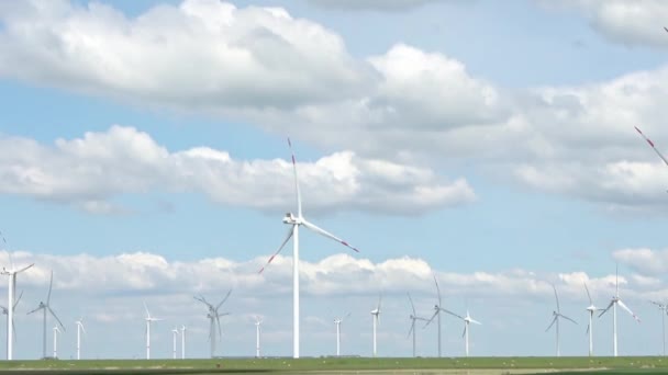 Panoramisch Uitzicht Alternatieve Energiewindmolens Een Windpark Noord Europa — Stockvideo